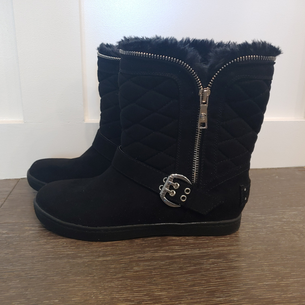 Quilted black, fur lined Guess ankle boots (sz 6)